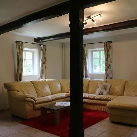 Traditionelles Haus, Umgeben Von Waeldern In Ralsko Vakantiehuis *