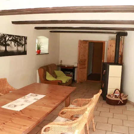 Traditionelles Haus, Umgeben Von Waeldern In Ralsko Vakantiehuis *