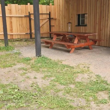 Traditionelles Haus, Umgeben Von Waeldern In Ralsko *